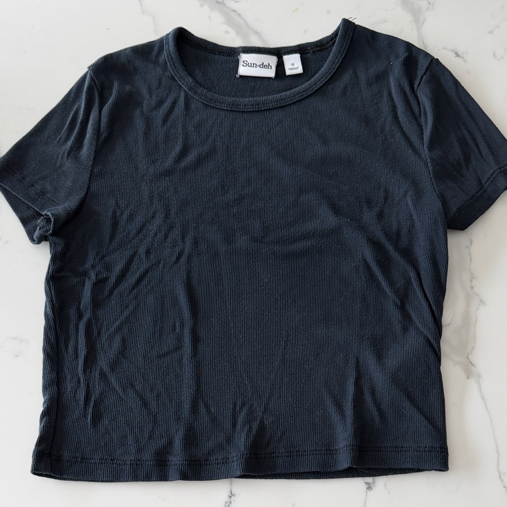 Aritzia Sunday Best cropped top